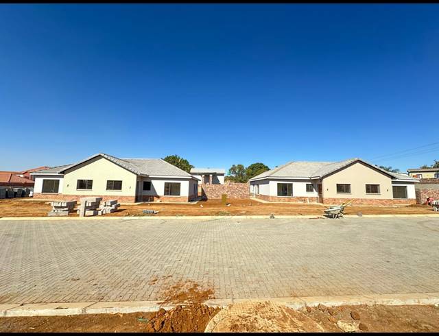 3 BEDROOM SECTIONAL TITLE FOR SALE IN WATERVAL EAST